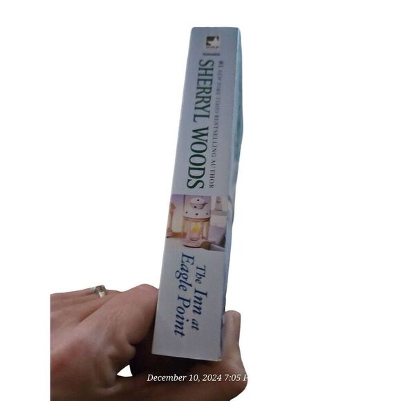 The inn at eagle point by Sherryl Woods mira books isbn 9780778330042 - Picture 2 of 5